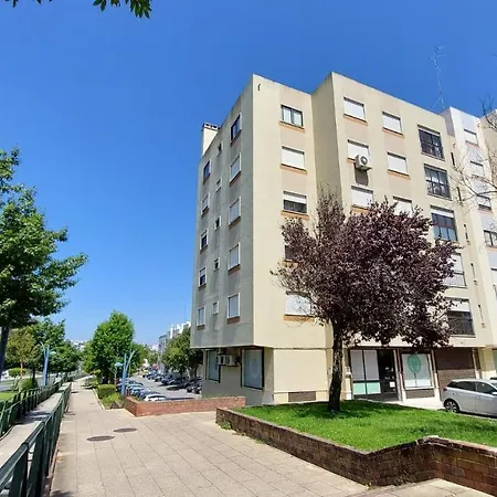 Enjoy Lisbon Cascais Sintra 1200 Metres To Metro Blue Line Sintra Rail Line Free Parking Appartement *
