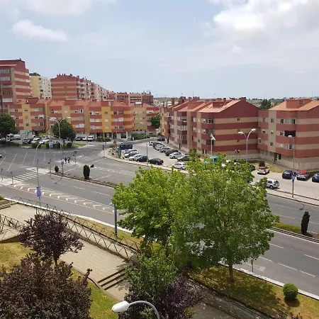 Enjoy Lisbon Cascais Sintra 1200 Metres To Metro Blue Line Sintra Rail Line Free Parking אמאדורה