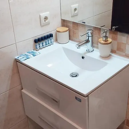 Enjoy Lisbon Cascais Sintra 1200 Metres To Metro Blue Line Sintra Rail Line Free Parking Amadora