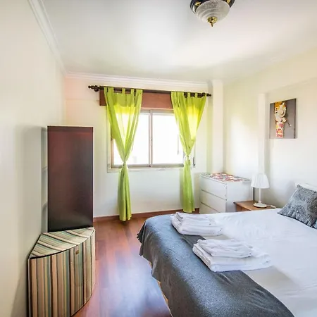 Enjoy Lisbon Cascais Sintra 1200 Metres To Metro Blue Line Sintra Rail Line Free Parking *