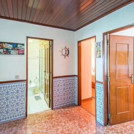 Enjoy Lisbon Cascais Sintra 1200 Metres To Metro Blue Line Sintra Rail Line Free Parking Amadora