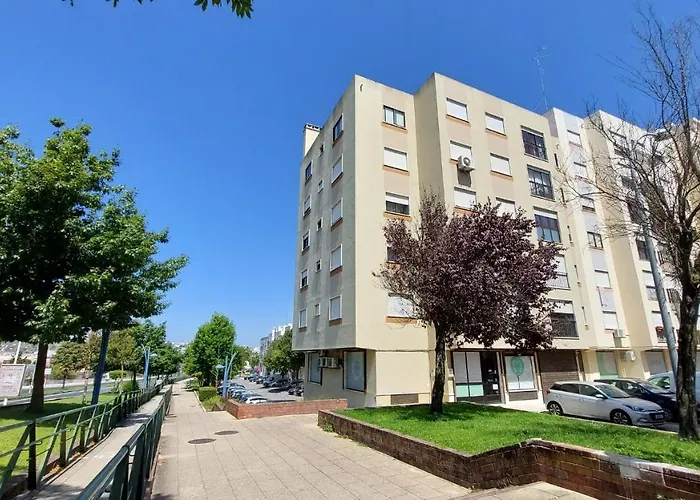 Enjoy Lisbon Cascais Sintra 1200 Metres To Metro Blue Line Sintra Rail Line Free Parking Appartamento *