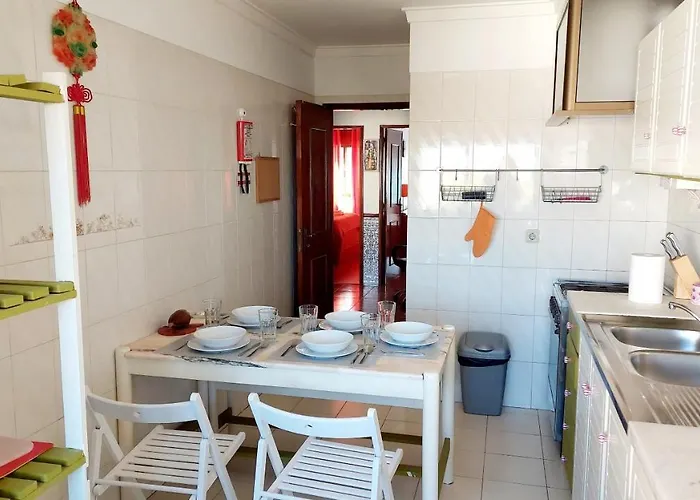 Enjoy Lisbon Cascais Sintra 1200 Metres To Metro Blue Line Sintra Rail Line Free Parking Appartamento Amadora