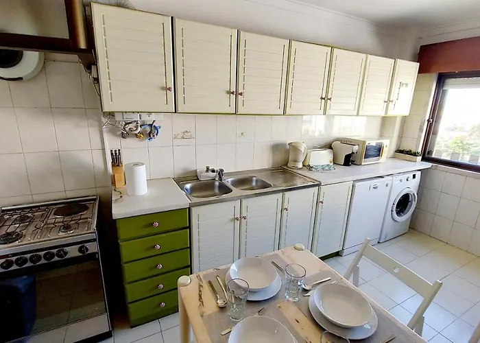 Appartamento Enjoy Lisbon Cascais Sintra 1200 Metres To Metro Blue Line Sintra Rail Line Free Parking *