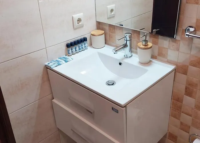 Enjoy Lisbon Cascais Sintra 1200 Metres To Metro Blue Line Sintra Rail Line Free Parking Amadora