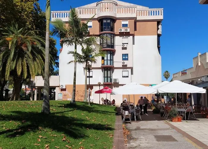 Enjoy Lisbon Cascais Sintra 1200 Metres To Metro Blue Line Sintra Rail Line Free Parking Amadora