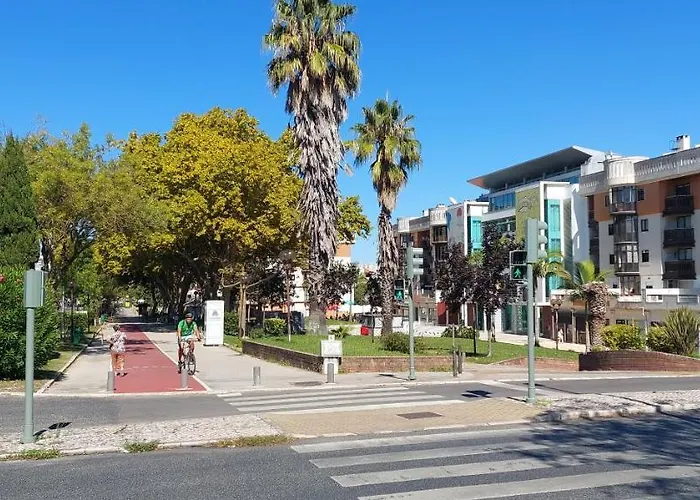 Enjoy Lisbon Cascais Sintra 1200 Metres To Metro Blue Line Sintra Rail Line Free Parking Appartamento *