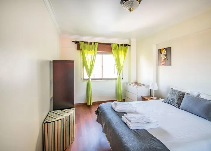 Enjoy Lisbon Cascais Sintra 1200 Metres To Metro Blue Line Sintra Rail Line Free Parking *