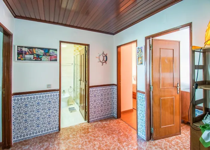 Enjoy Lisbon Cascais Sintra 1200 Metres To Metro Blue Line Sintra Rail Line Free Parking Amadora